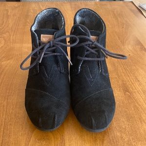TOMS black wedged booties